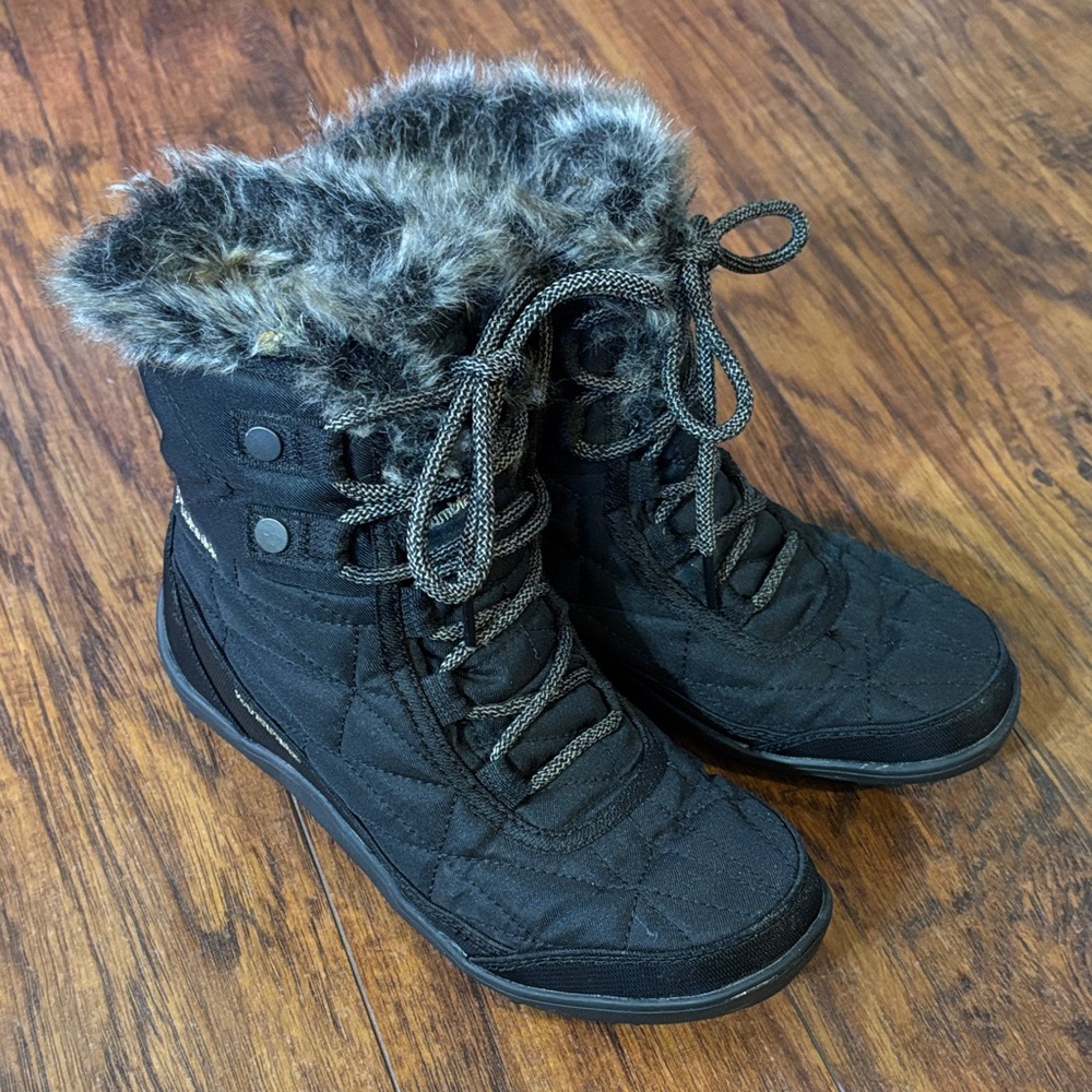 Columbia Black Winter Boots with Faux Fur Trim size 6